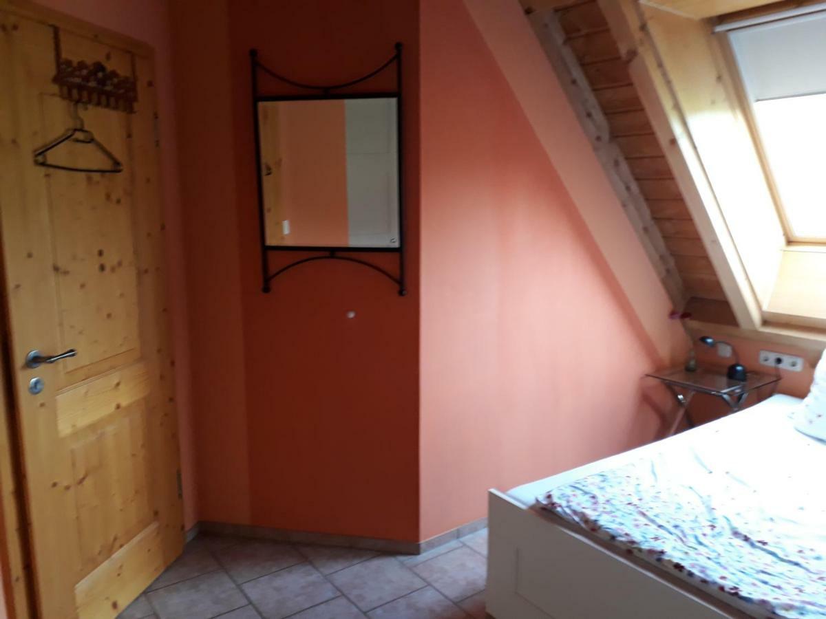 Gaestezimmer In Traumhafter Lage Neben Der Kurstadt Oberthulba Bagian luar foto